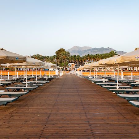 Aqi Hydros Club Hotel Kemer Bagian luar foto The beach at the resort