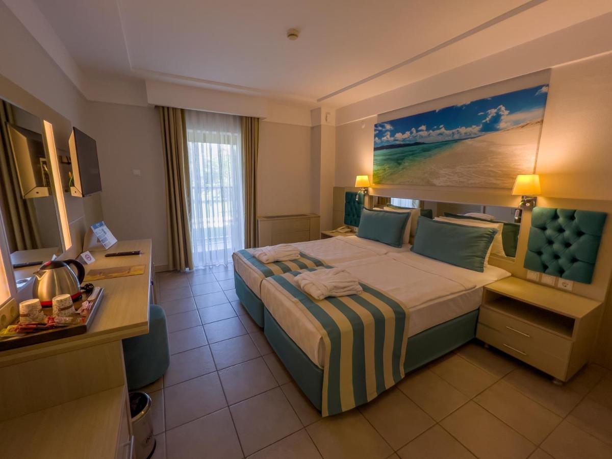 Aqi Hydros Club Hotel Kemer Bagian luar foto A room at the hotel